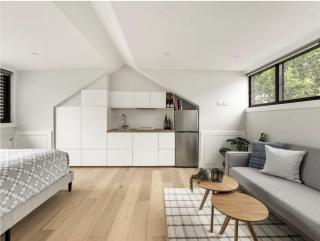 Spacious Architect-Designed Studio in Redfern - 9