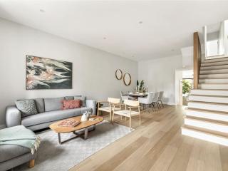 Spacious Architect-Designed Family Home in Redfern - 7