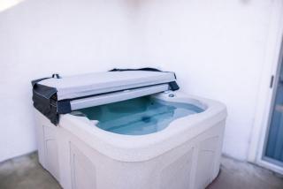 Family Friendly Southwest Bakersfield Retreat with Jacuzzi and Fenced Yard - 9