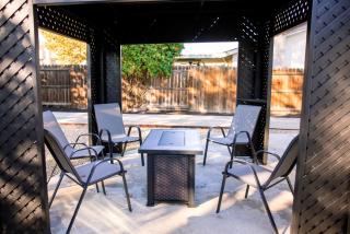 Family Friendly Southwest Bakersfield Retreat with Jacuzzi and Fenced Yard - 7