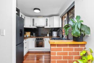 Stylish Villa, Leafy Courtyard Sanctuary - 4