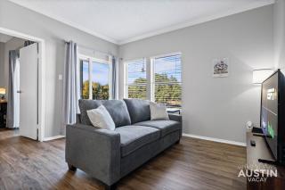Modern 1BR 1BA Austin Condo Close to Domain, Breweries and Parks by Austin Vacay - 7