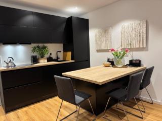 Top Apartment in Kranenburg - central & quiet - terrace and large windows - incl parking, fast WiFi, Box-Spring bed, washer & dryer, Netflix - 3