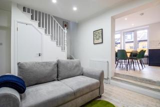 Spacious 3 Bed 3 Bath Aldgate Apartment - 6