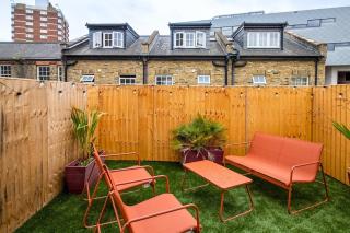 Spacious 3 Bed 3 Bath Aldgate Apartment - London - 2