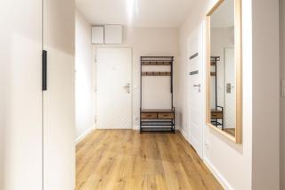 Family AirPort Stop by VAYA STAYS - Warschau - 9