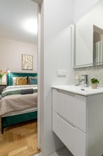 Family AirPort Stop by VAYA STAYS - Warschau - 4