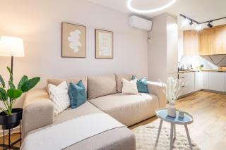 Family AirPort Stop by VAYA STAYS - Warschau - 3