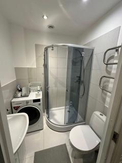 Kingsize bed SELF CHECK IN & Smart tv and FREE Parking - Riga - 5