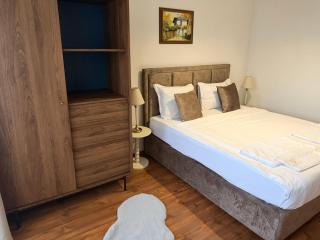 Elegant Lux Hotel - 9