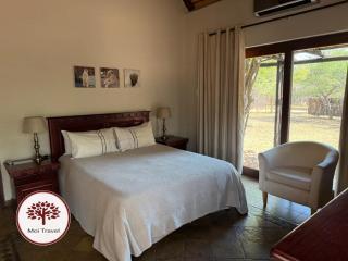 Zebula Golf and Wildlife Estate - Moonlit Sky 10 pax - Moi Signature Luxury villa - 2