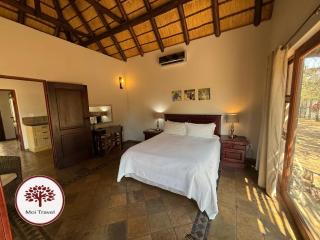 Zebula Golf and Wildlife Estate - Moonlit Sky 10 pax - Moi Signature Luxury villa - 5