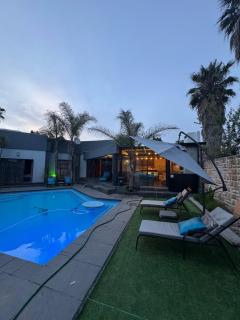 Zee Lifestyle Guesthouse - 8