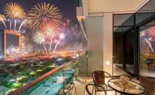 Ultimate Stay - 3 Beds - Scenic Panoramic Views - Right at Metro Station - 5-10min to Sea, Burj Khalifa, Old Town, Downtown - 15min from Airport - 0