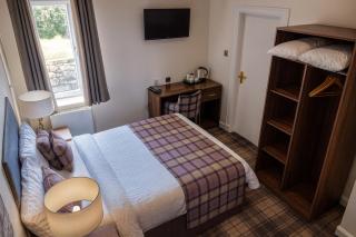Lochmaddy Hotel - 1