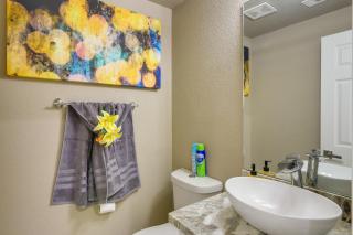 5 Mi to Houston Rodeo! Home with Pool Table and Yard - 1