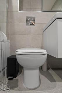 Solihull Flat For 2 with Fast WiFi with Free Secured Parking - 1