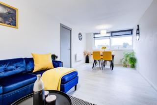 Stylish 2BR Apartment in Central High Wycombe - 8