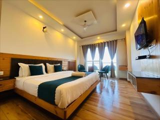 Pine Rock Hotel in Mussoorie Peaceful Stay - 5