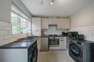 Wolverhampton family house with garden & parking - 8