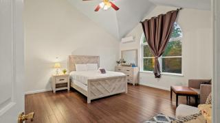 Birch Hollow by AvantStay Cozy Poconos Home w Fireplace Soaking Tub Kid’s Play Area - 8