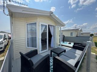 Fantasy Island - Eastgate E5 - The Sierra with Hot Tub - Coastal Caravan Breaks - 8