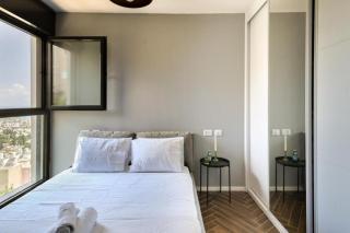 Stunning Sea-View Penthouse with Private Terrace By Lime Luxe - 1