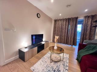 Gorgeous 3BR With 2BA in Stratford Near Westfield - 2