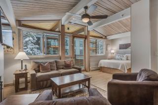 Laurelwood Condominiums 412 - 9