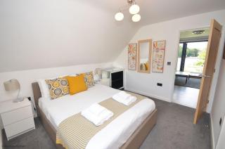 Rendezvous - stunning corner plot on the main river in Wroxham - 2