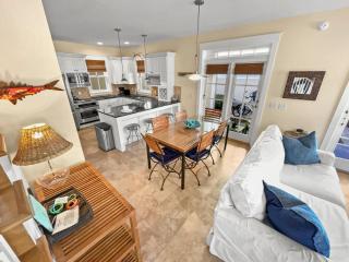 Mare e Sole l Steps to the Beach l South of 30A l Beachfront Pool l 2 Bikes included - 2