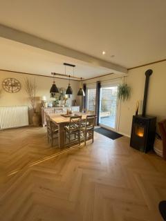 Maison rénovée et prairie à disposition - 5