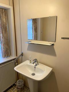 Apartment in family-owned, historic Manor - 5