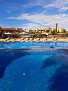 Chic Palm Grove Apartment Pool View - 2