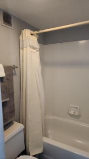 Queen Bed Hotel Room 106 - 4