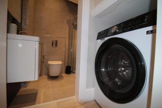 Spacious One Bedroom Flat With Parking - 7