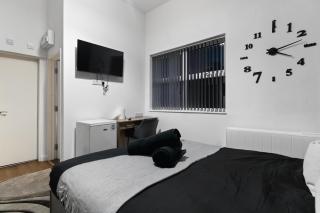 Warm Central Studio - 6 - 3