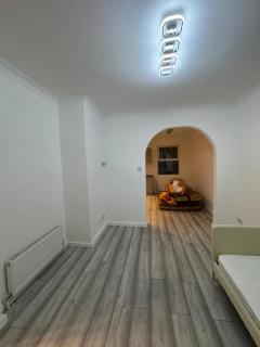 Amanah Properties - Contractors 4 Bed in Wembley with Parking - 8