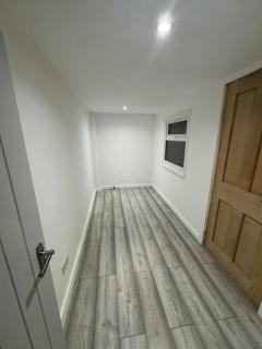 Amanah Properties - Contractors 4 Bed in Wembley with Parking - 1