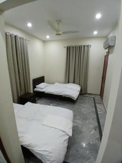 Skylines - 15 Minutes from Lahore Airport - Lahore - 8