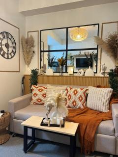 Aesthetic walking distance to MOA,near NAIA AIRPORT with NETFLIX,MINIVIDEOKE,BOARDGAMES-DUXE2 - 0