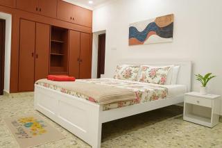 Tourist Friendly Nest Studio Room BirlaMandir - 4