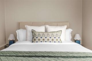 Luxury 1-Bedroom Hideaway in Chelsea - 9