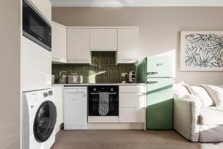 Luxury 1-Bedroom Hideaway in Chelsea - 7