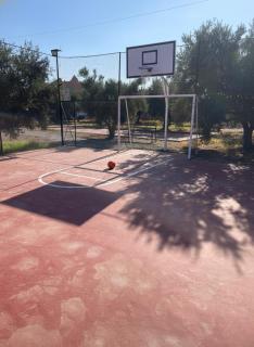Dar le Domaine, Tennis, Foot, Piscine et basket - 2