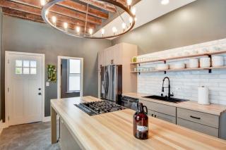 Large Milwaukee Home • 4BR • Fast WiFi - 5