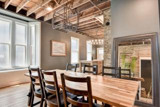 Large Milwaukee Home • 4BR • Fast WiFi - 1