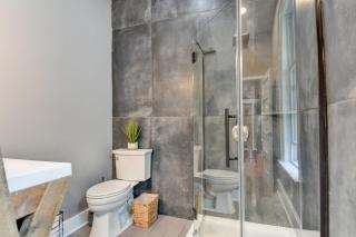 Downtown Milwaukee Area | 4BR Home | Sleeps 14 - 6