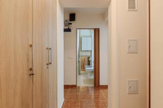 CityLight Apartment with Balcony and Self Check-in - 7