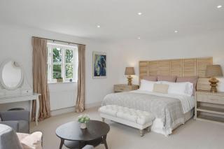 Spacious Home Hot Tub Gym Games Room & Garden - 0